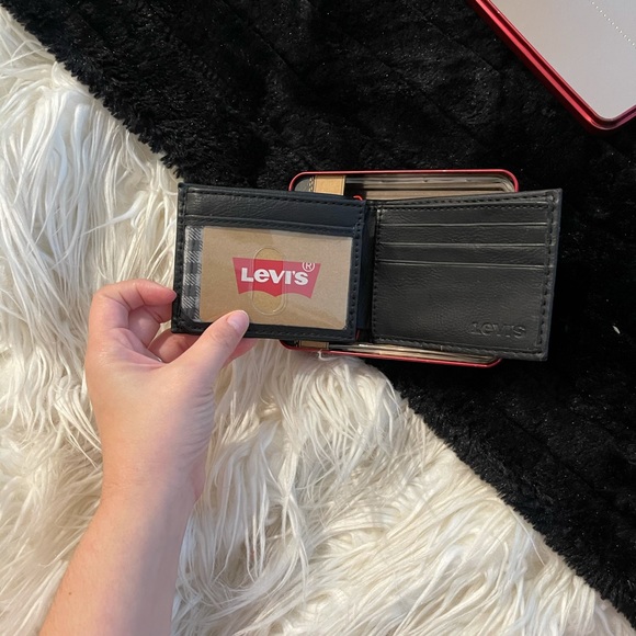 Levi’s | Black Men’s Wallet - Picture 6 of 6